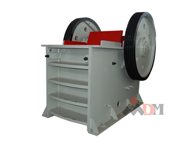 導(dǎo)致顎式破碎機(jī)堵料的原因以及解決方法是什么？