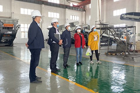 【春風送暖，戰(zhàn)“疫”有情】奉賢區(qū)奉城鎮(zhèn)領導蒞臨東蒙，慰問公司疫情防控一線職工