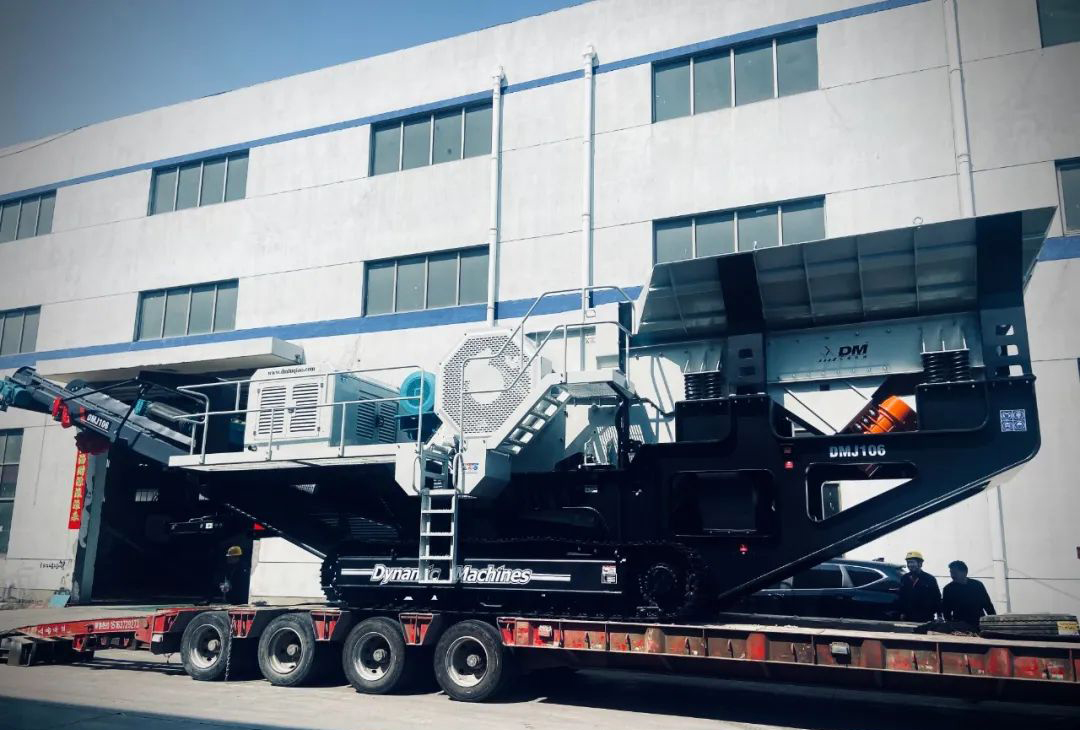 發(fā)貨中 | 上海東蒙DMJ106履帶移動顎式破碎站火速發(fā)往客戶前方，助力客戶砂石骨料項(xiàng)目